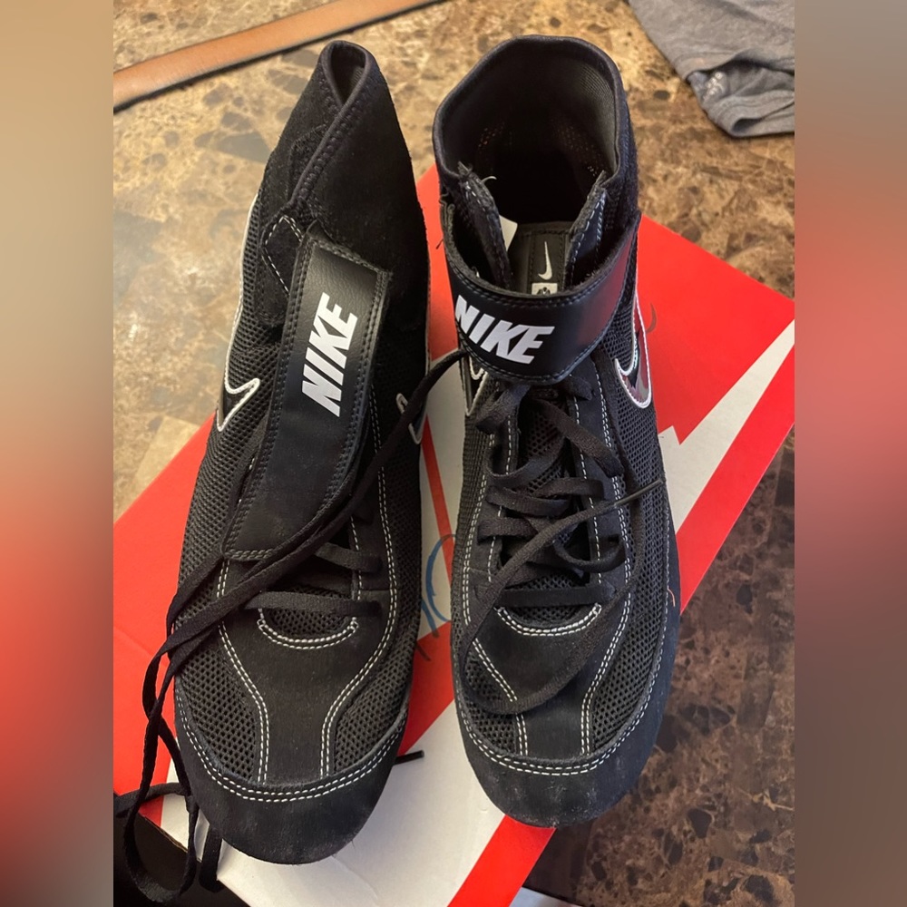 NIKE  Blank and White Wrestling Shoes Size 11